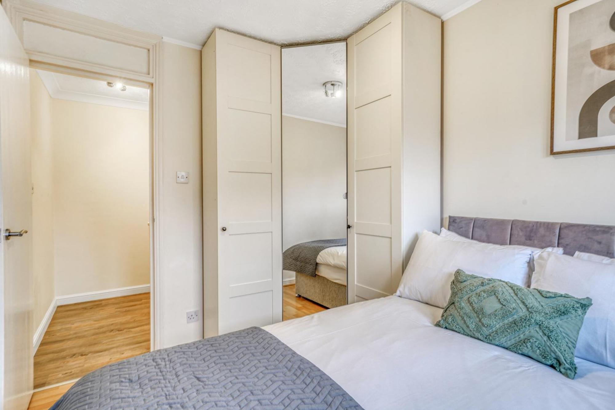 Executive 4 Bedroom Town House In Canada Water Free Wifi & Parking By City Stay Aparts Лондон Екстер'єр фото